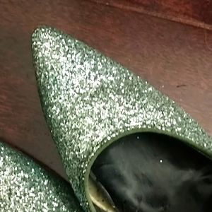 Vintage pale emerald glitter pumps